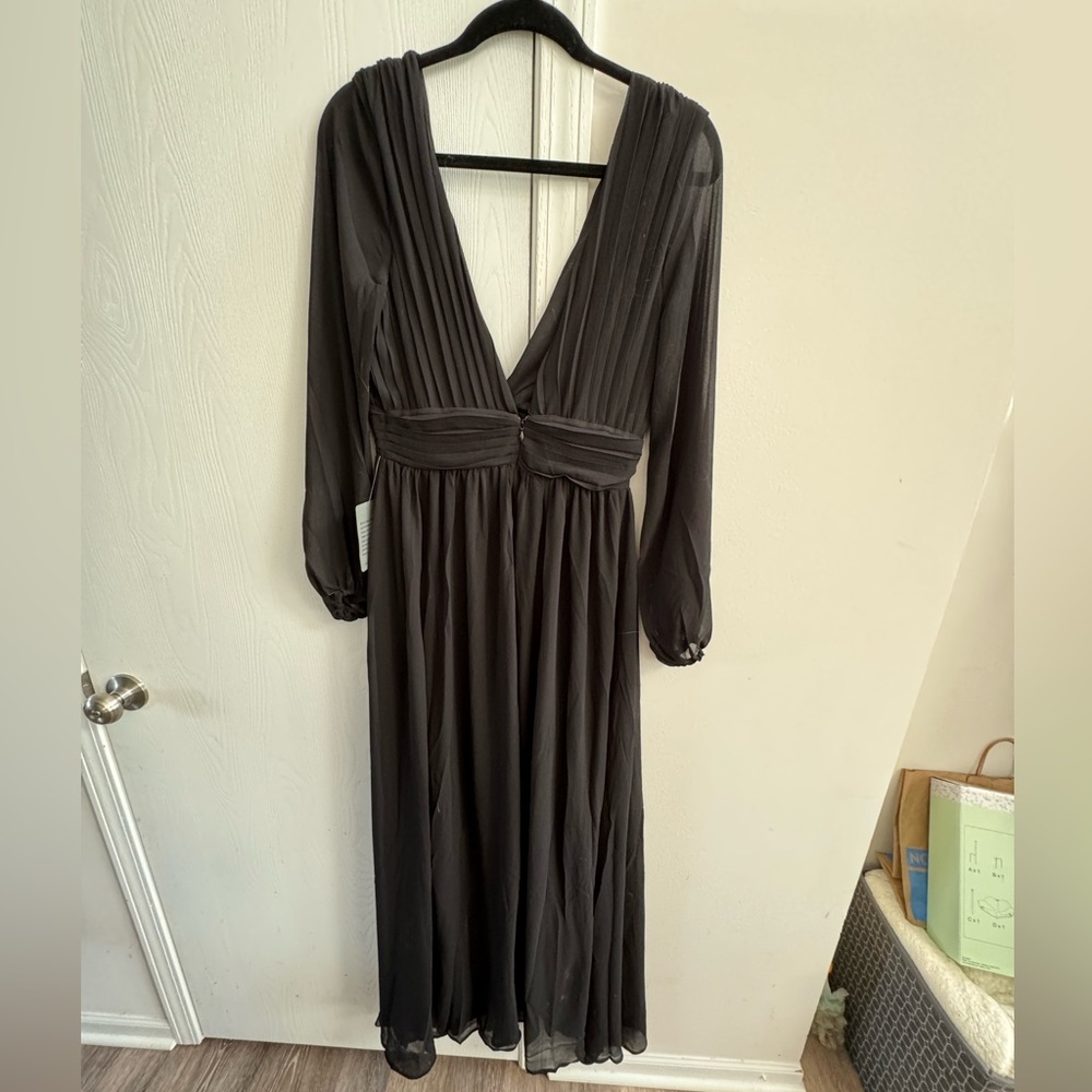 New with Tags Nordstrom Longsleeve Deep V Flowy Black Dress
